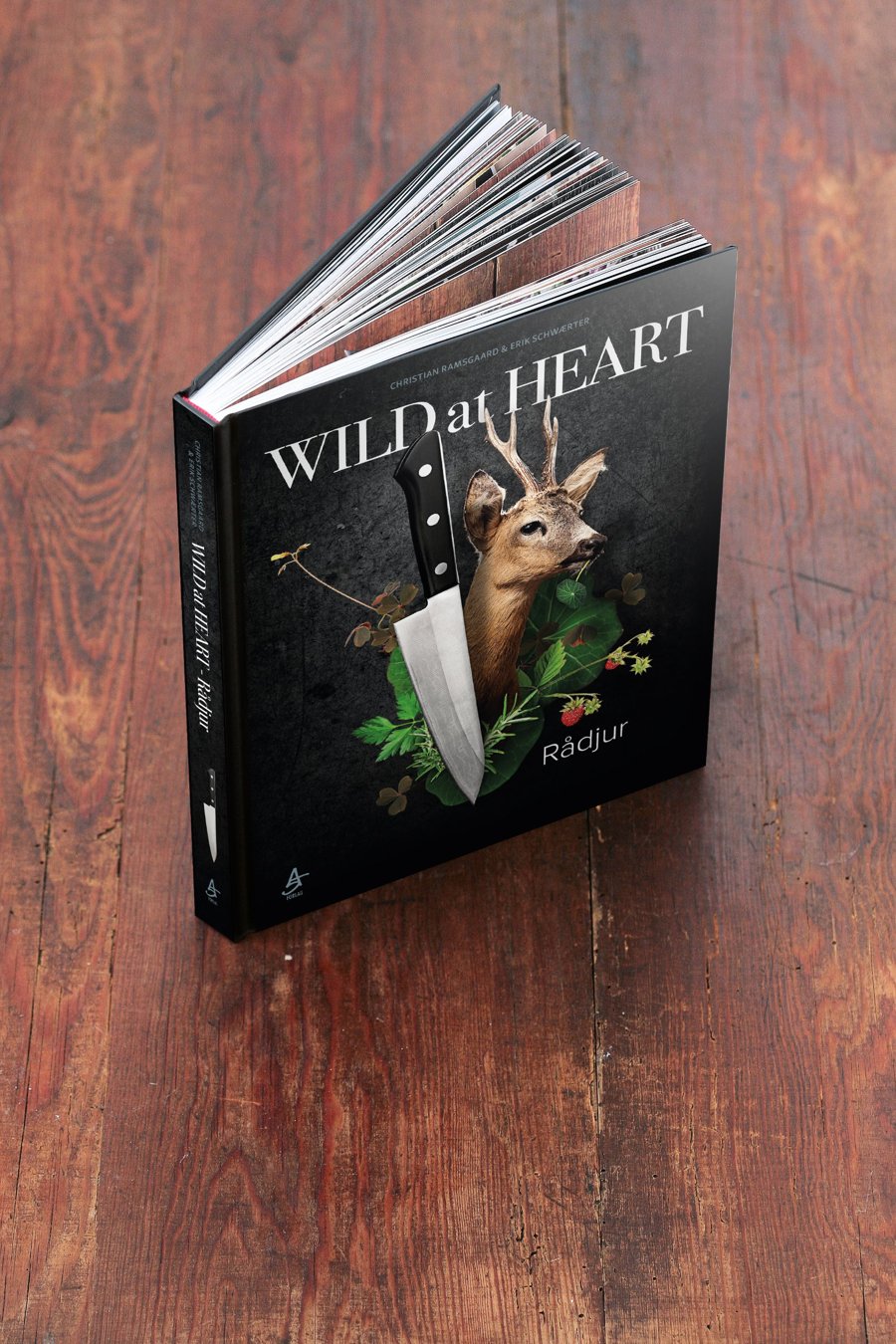 WILD at HEART – Rådjur uppslagen på ett träbord – 172 sidor med recept och fotografi